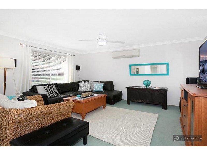 8 Valmadre Court, Petrie QLD 4502