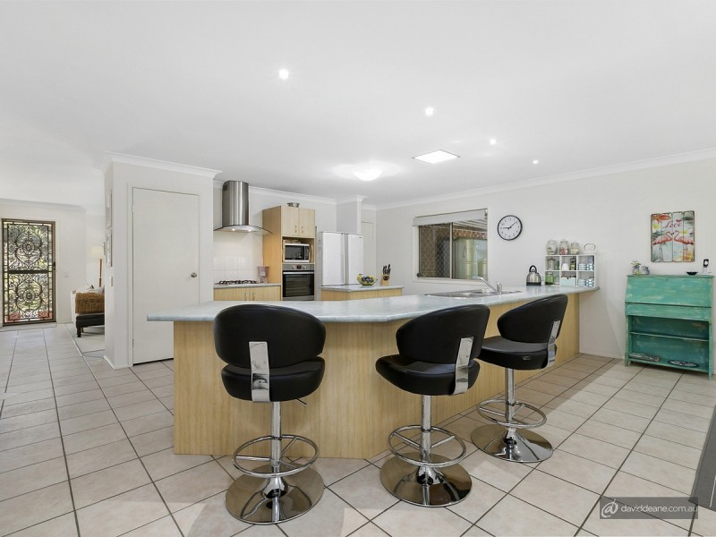 8 Valmadre Court, Petrie QLD 4502