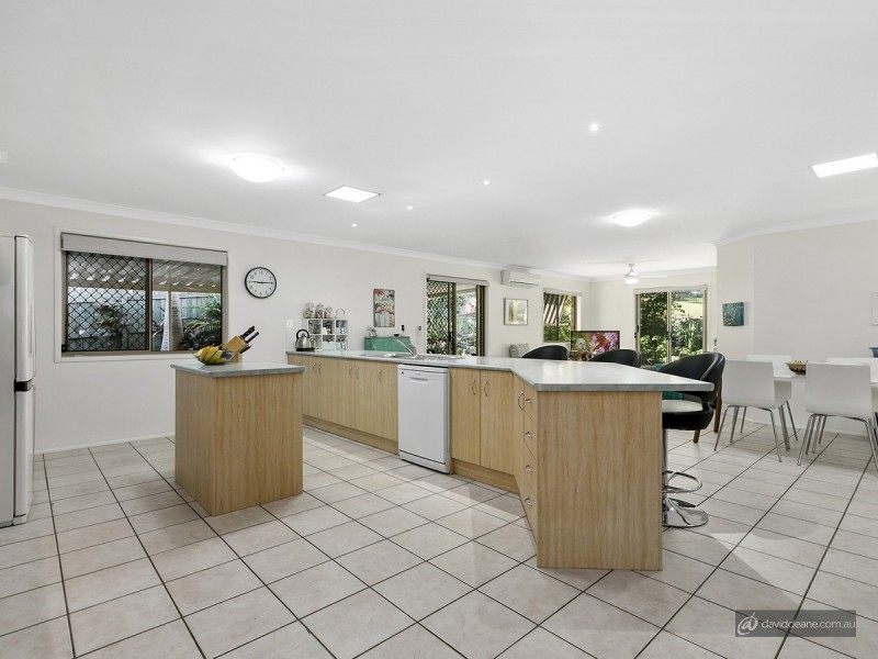 8 Valmadre Court, Petrie QLD 4502