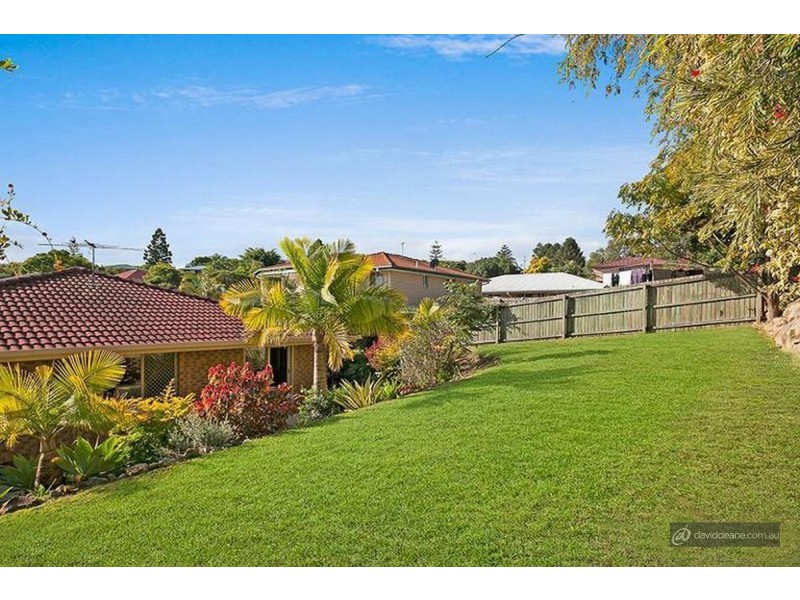 8 Valmadre Court, Petrie QLD 4502