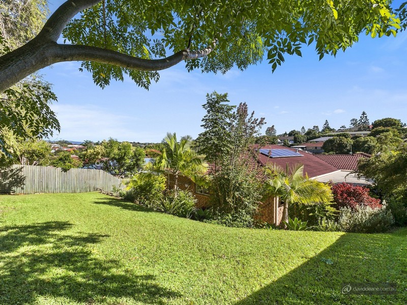 8 Valmadre Court, Petrie QLD 4502