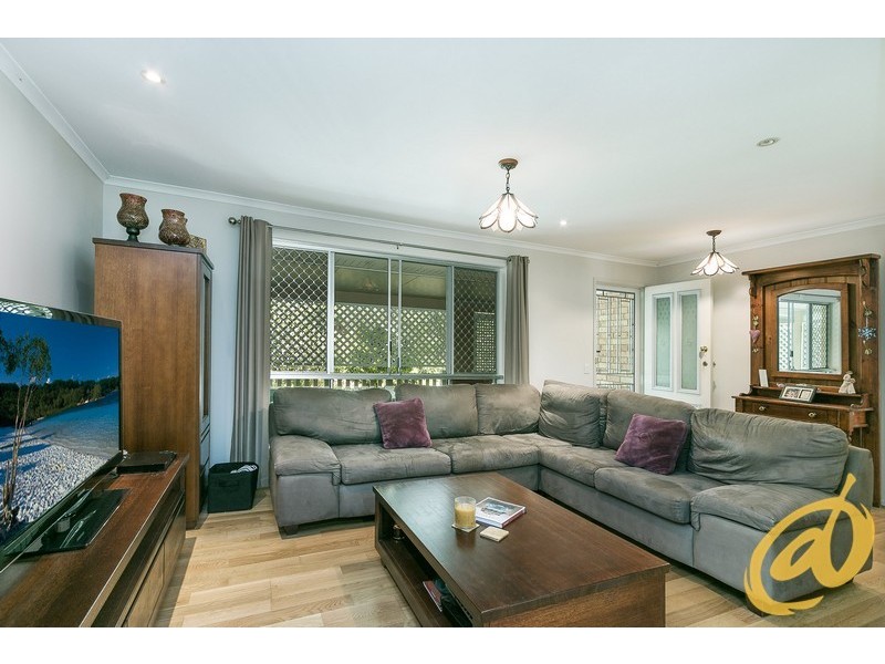 8 Augustins Crescent, Petrie QLD 4502