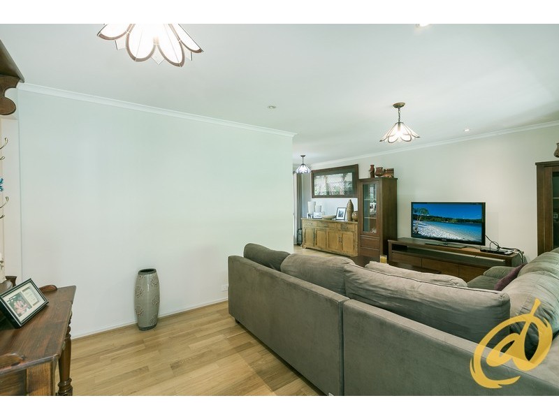 8 Augustins Crescent, Petrie QLD 4502