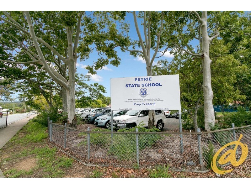 19 Valmadre Court, Petrie QLD 4502