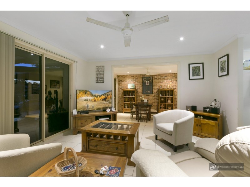 2/5 Cherbourg Court, Petrie QLD 4502