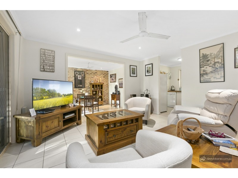 2/5 Cherbourg Court, Petrie QLD 4502