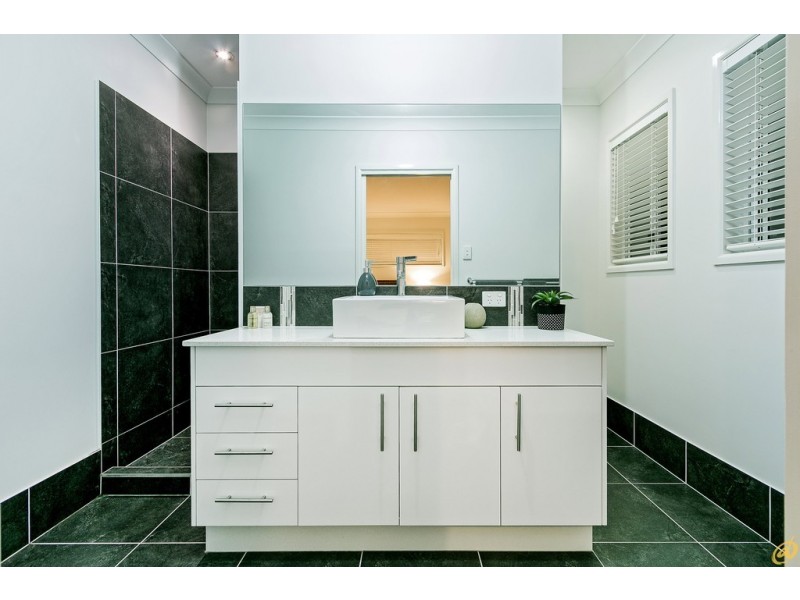 20 Page Close, Cashmere QLD 4500