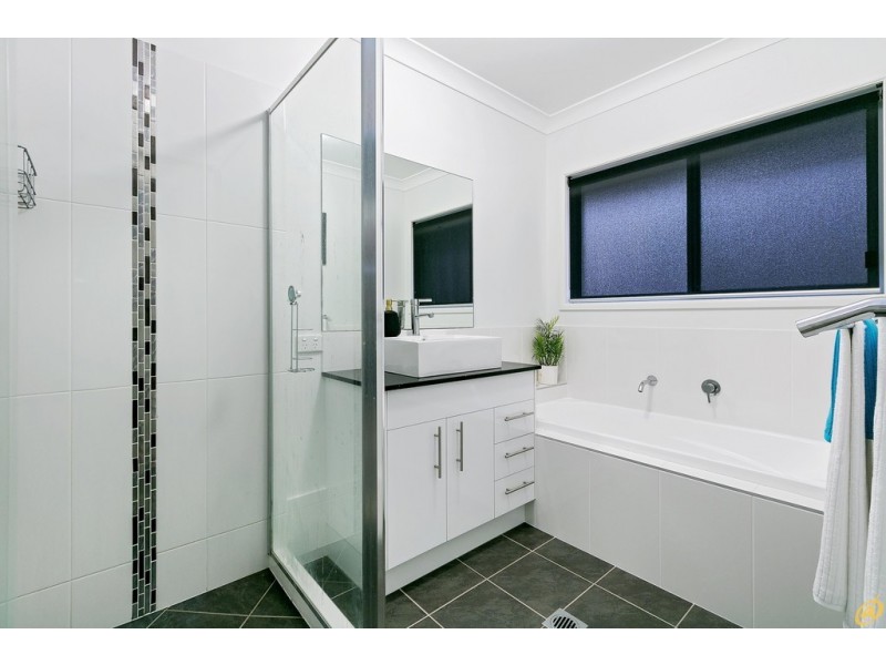 20 Page Close, Cashmere QLD 4500