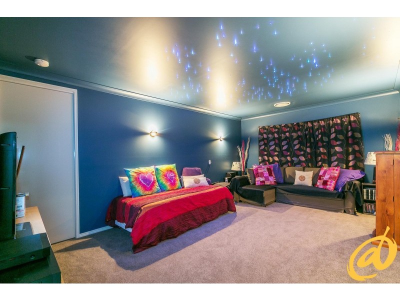 16 Grand View Drive, Ocean View QLD 4521