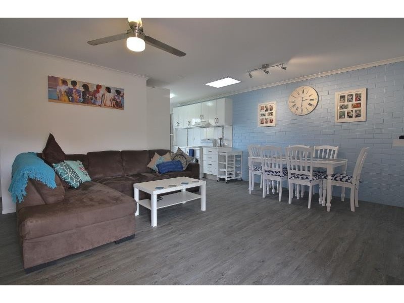 8/11 West Dianne Street, Lawnton QLD 4501