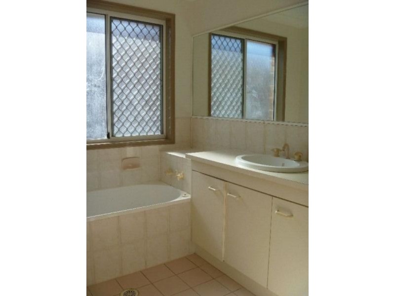 4 Byron Crt, Kallangur QLD 4503