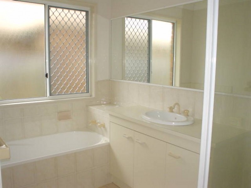 4 Byron Crt, Kallangur QLD 4503