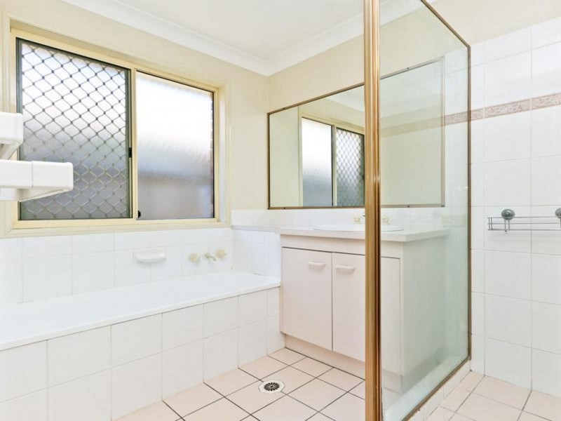 2 Byron CourT, Kallangur QLD 4503