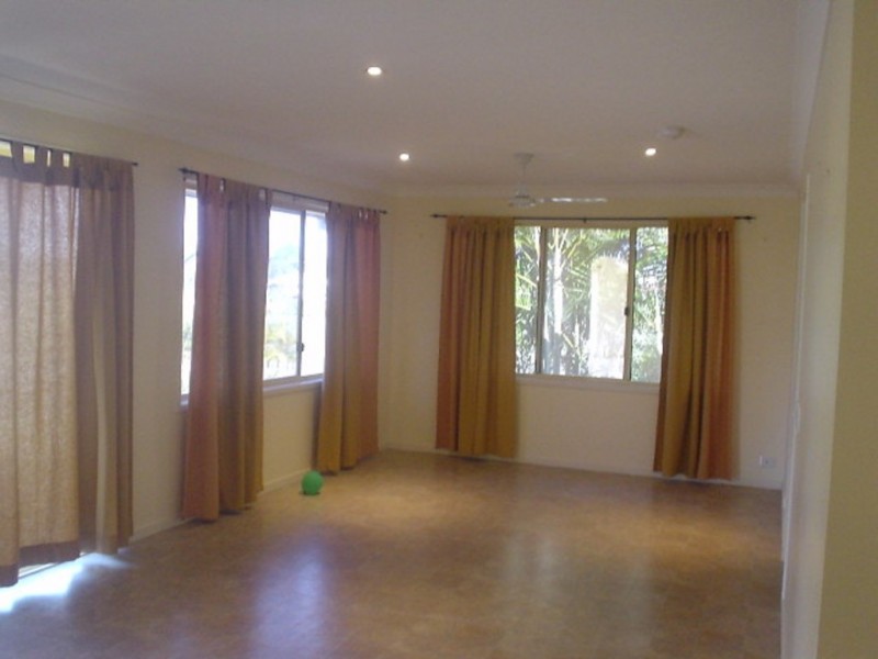 33 Washbrook Crescent, Petrie QLD 4502