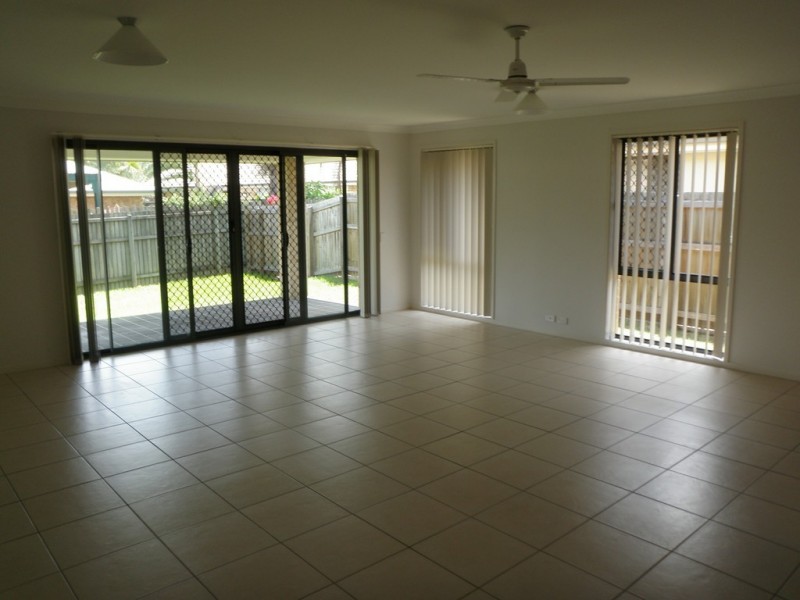 3/3 Tamari Place, Petrie QLD 4502