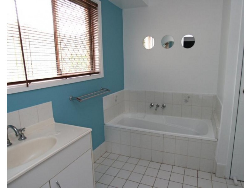4 Frangipani Court, Kallangur QLD 4503