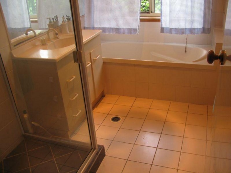 6 Washbrook Crescent, Petrie QLD 4502