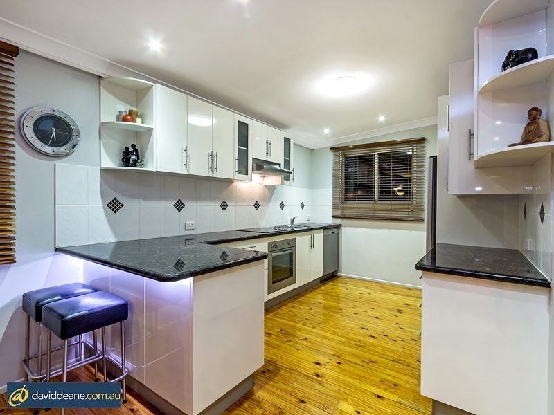 27 Melinda St, Kallangur QLD 4503