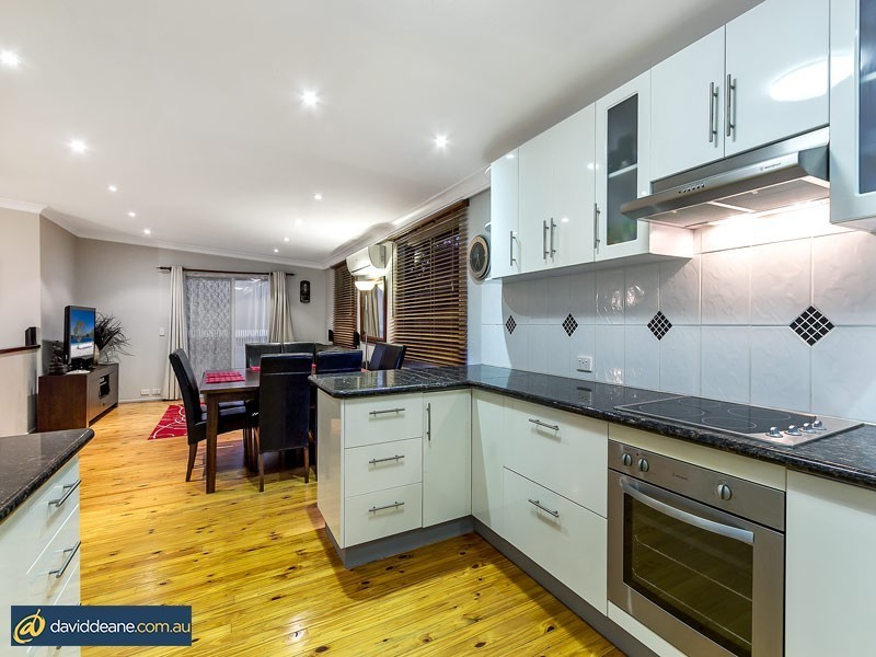 27 Melinda St, Kallangur QLD 4503