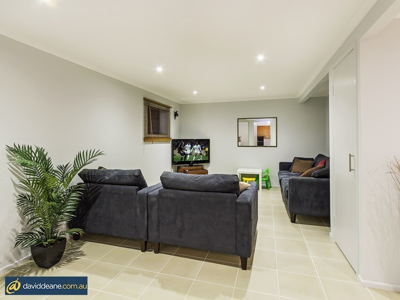 27 Melinda St, Kallangur QLD 4503