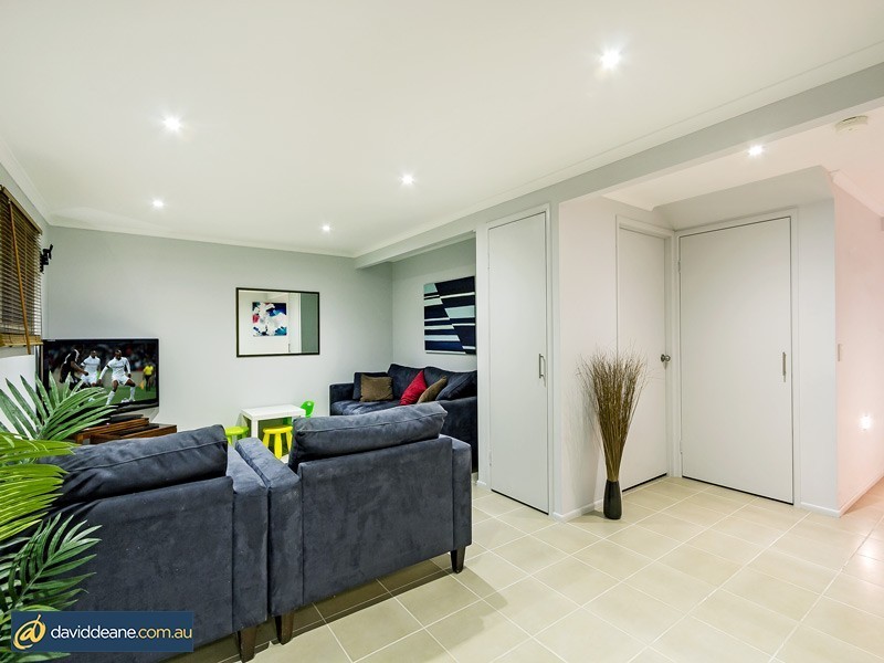 27 Melinda St, Kallangur QLD 4503