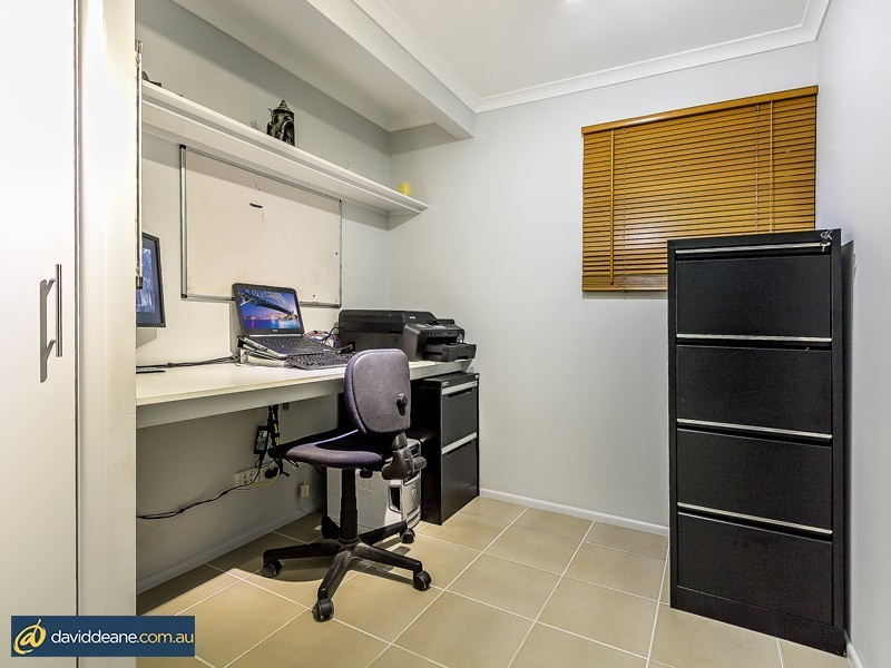 27 Melinda St, Kallangur QLD 4503