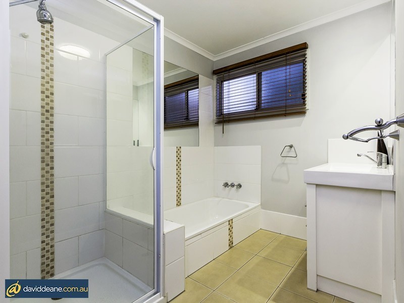 27 Melinda St, Kallangur QLD 4503