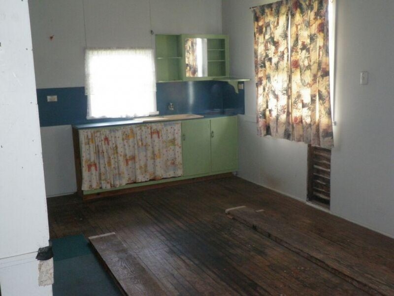 4 Spitfire Ave, Strathpine QLD 4500