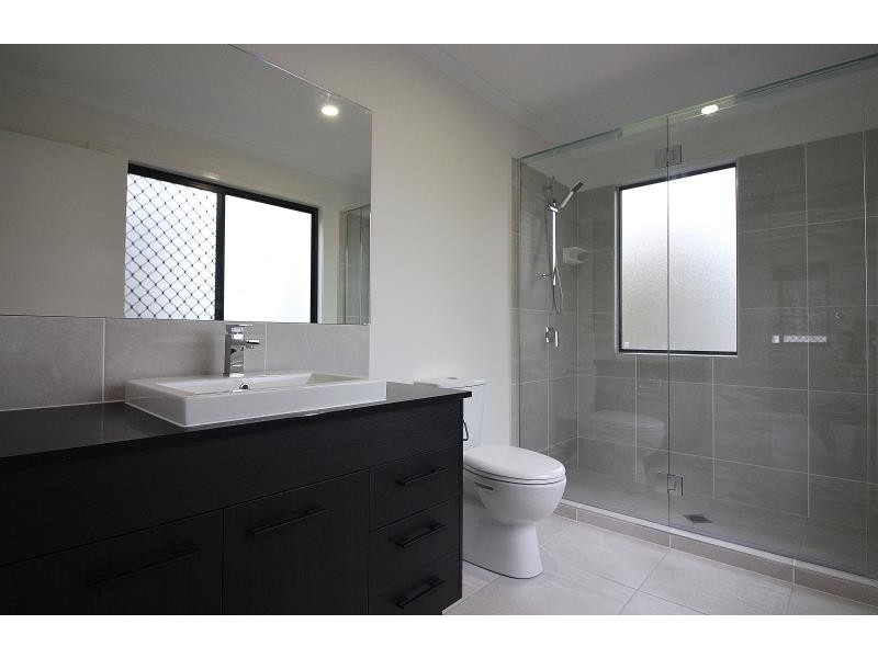 4/3 Butcher Avenue, Lawnton QLD 4501