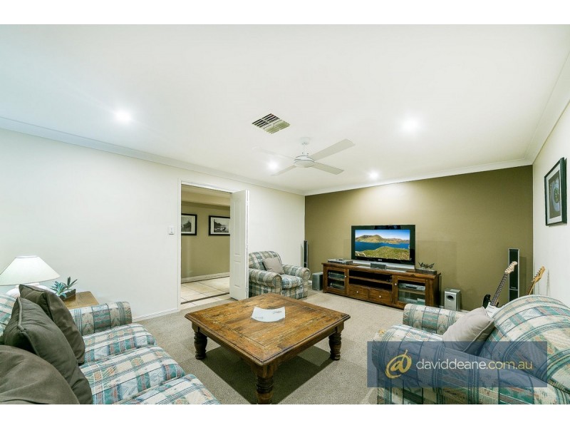 21 Lawson Close, Petrie QLD 4502