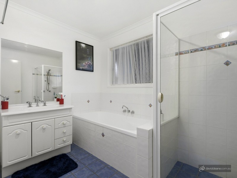 18 Inverpine Court, Petrie QLD 4502