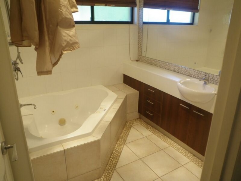 9 Olympus Ct, Eatons Hill QLD 4037