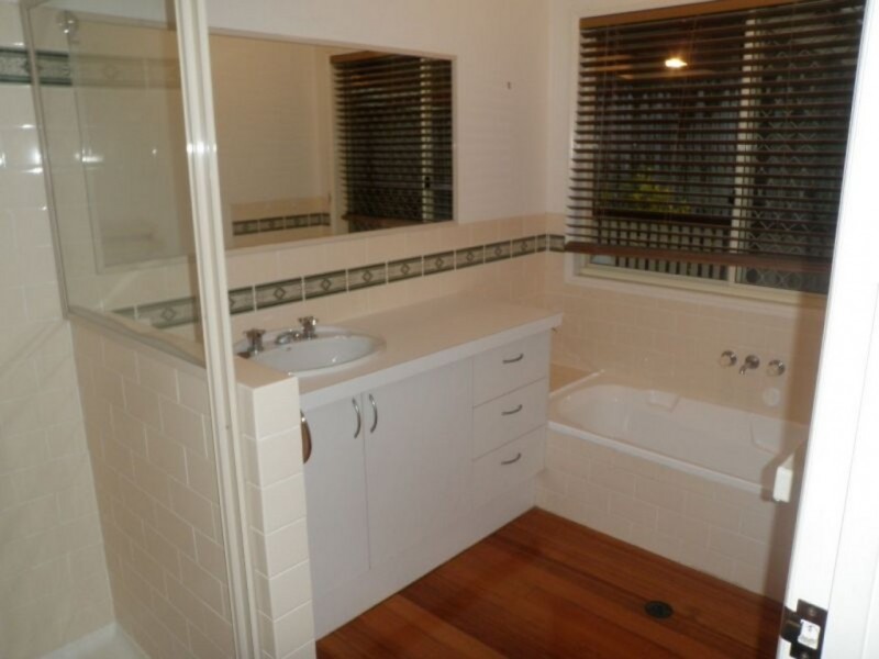 18 Donnelly Dve, Kallangur QLD 4503