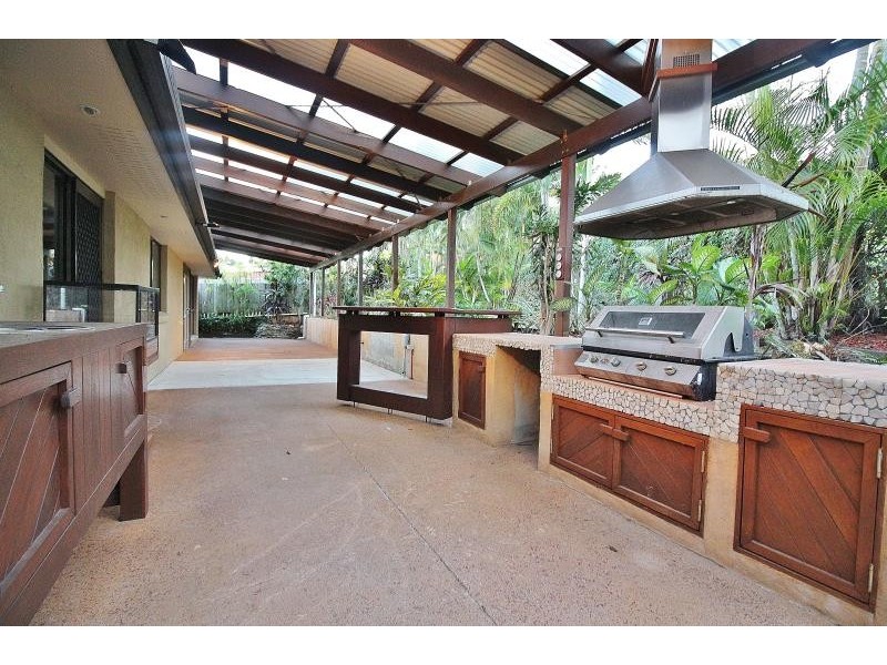 5 Cambral Court, Petrie QLD 4502