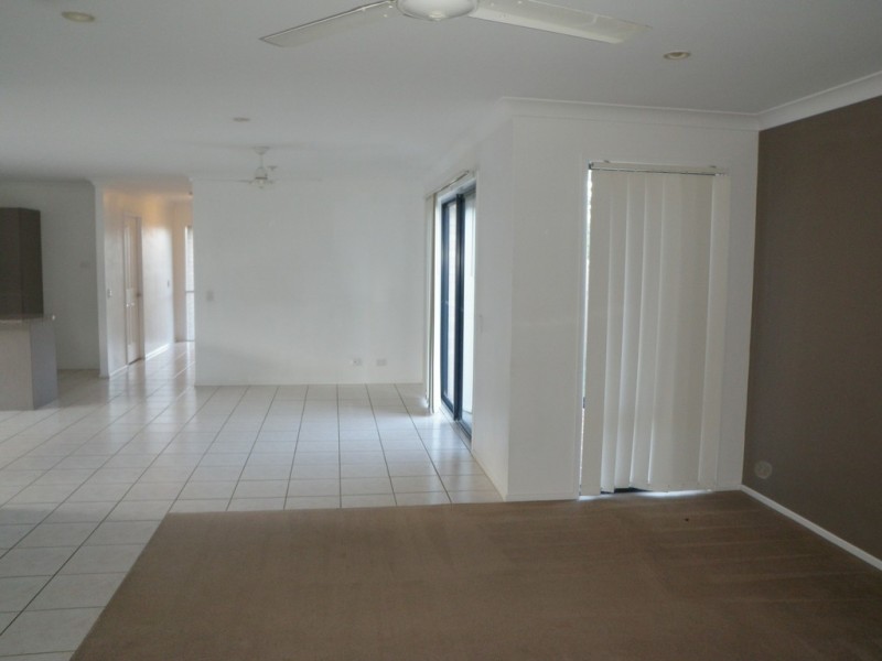 18 DIAMOND AVE, Kallangur QLD 4503
