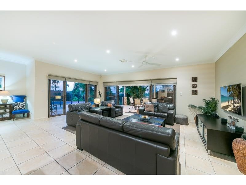 21 Lawson Close, Petrie QLD 4502