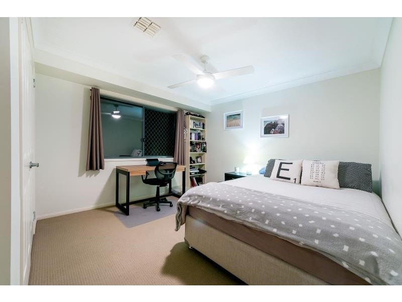 21 Lawson Close, Petrie QLD 4502