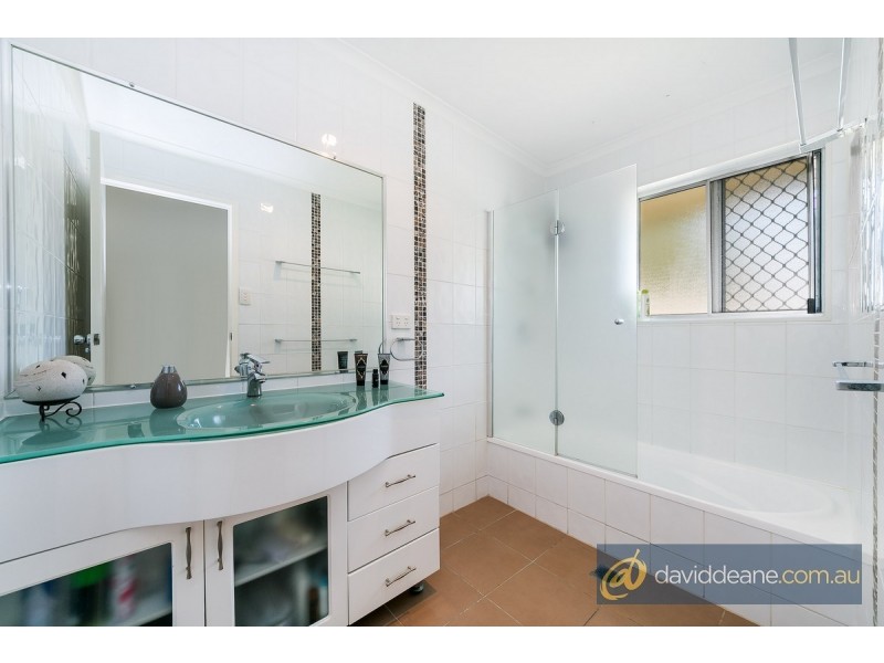 4 Loane Crescent, Lawnton QLD 4501