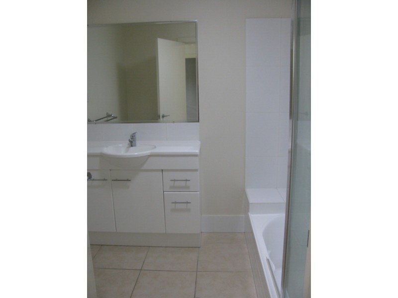 8/64 Station Road, Lawnton QLD 4501