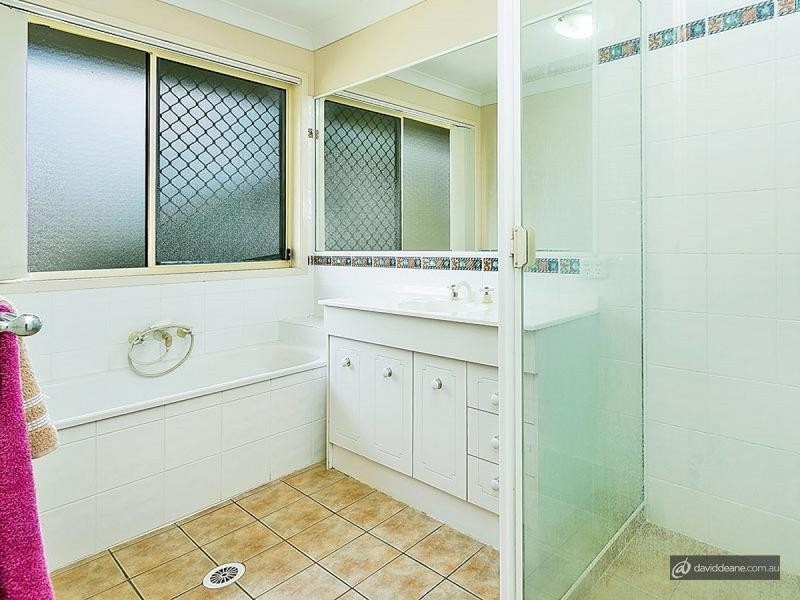 8 Wallace Street, Bray Park QLD 4500