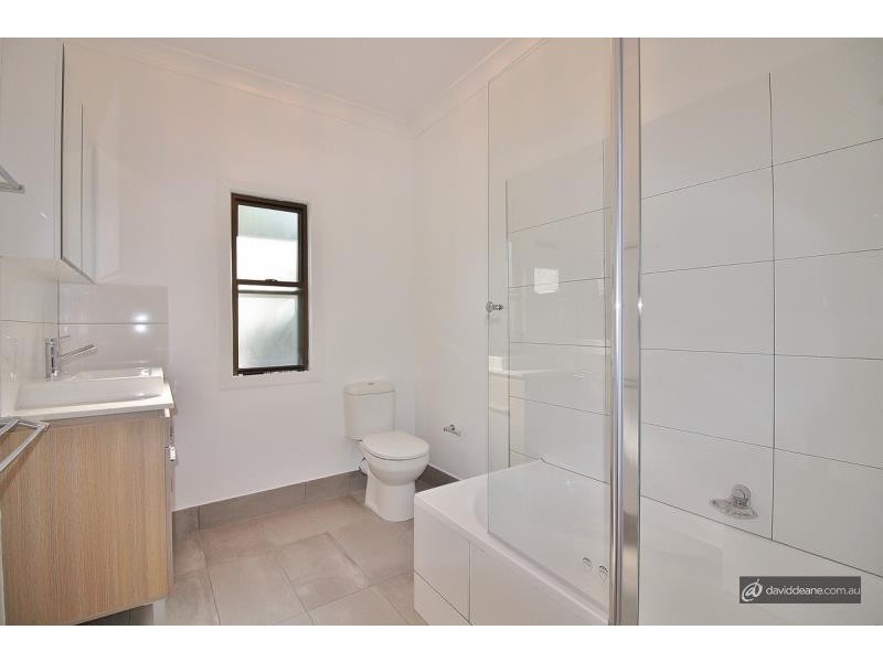 4 Boona Street, Petrie QLD 4502