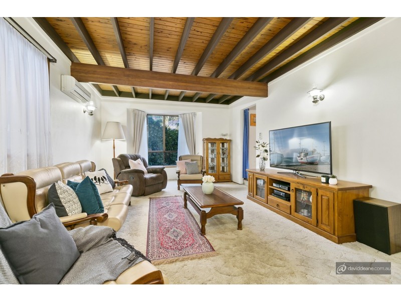 8 Chartres Court, Petrie QLD 4502