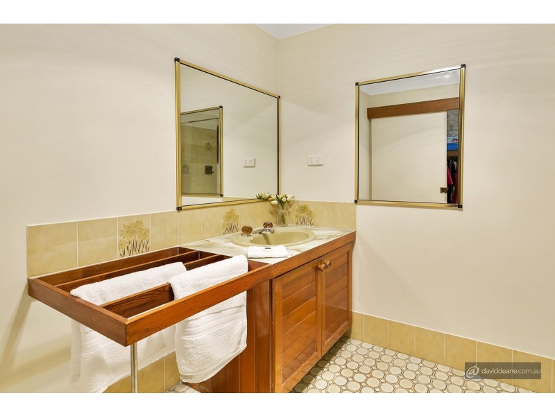 8 Chartres Court, Petrie QLD 4502