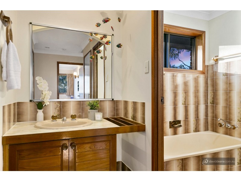 8 Chartres Court, Petrie QLD 4502