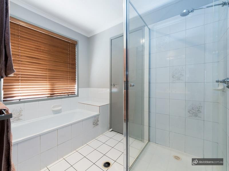 99 Rue Montaigne, Petrie QLD 4502