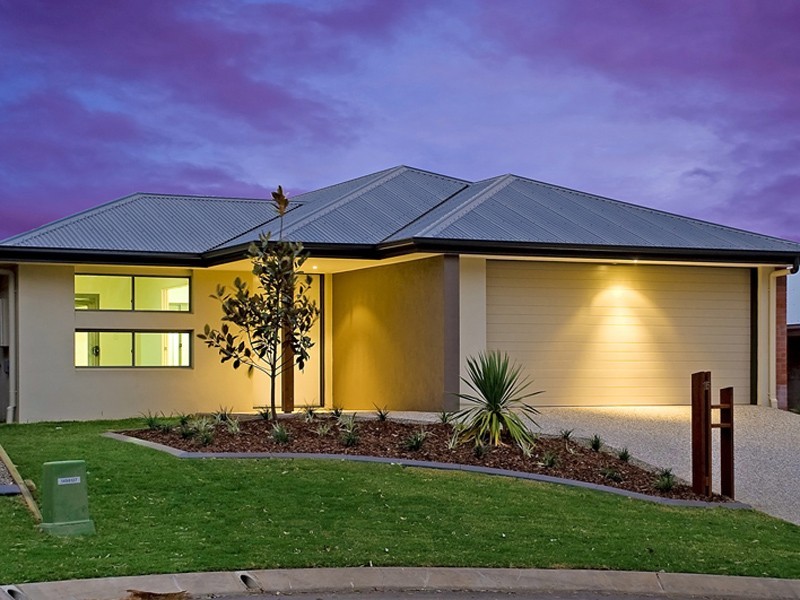 15 Beerwah Pde, Kallangur QLD 4503