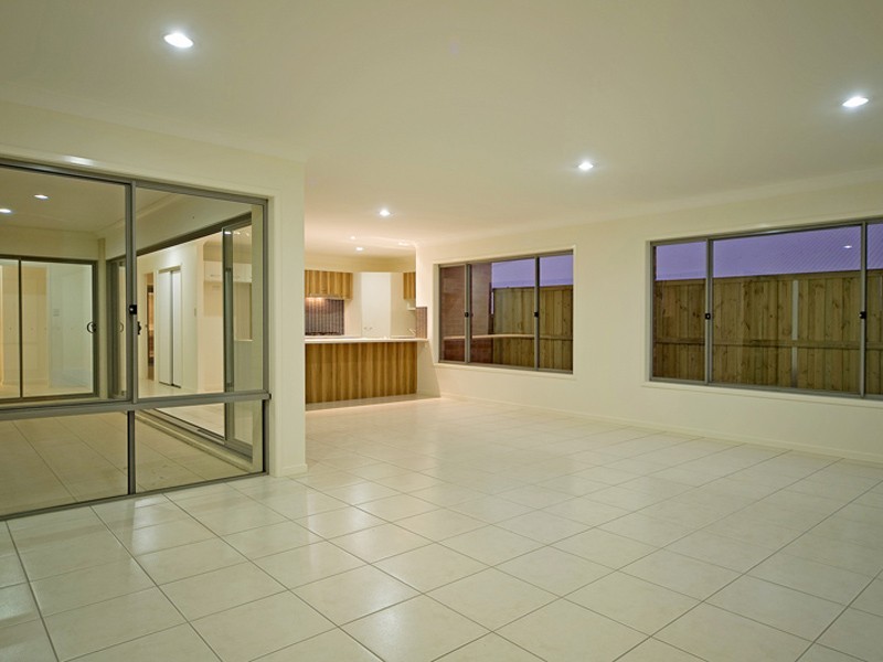 15 Beerwah Pde, Kallangur QLD 4503