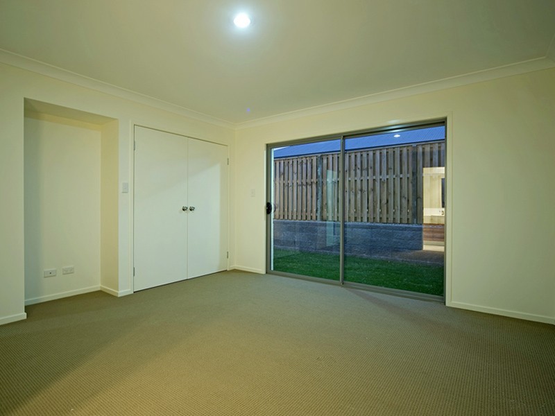 15 Beerwah Pde, Kallangur QLD 4503