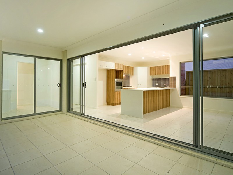 15 Beerwah Pde, Kallangur QLD 4503