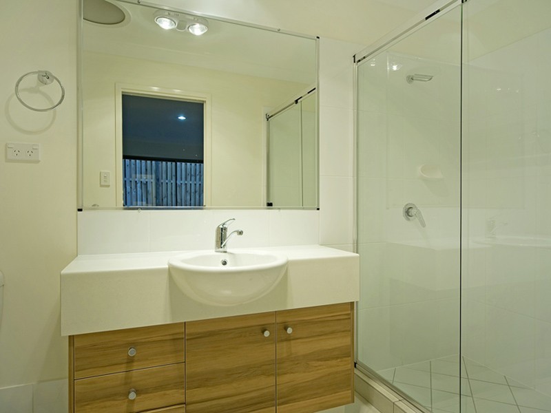 15 Beerwah Pde, Kallangur QLD 4503